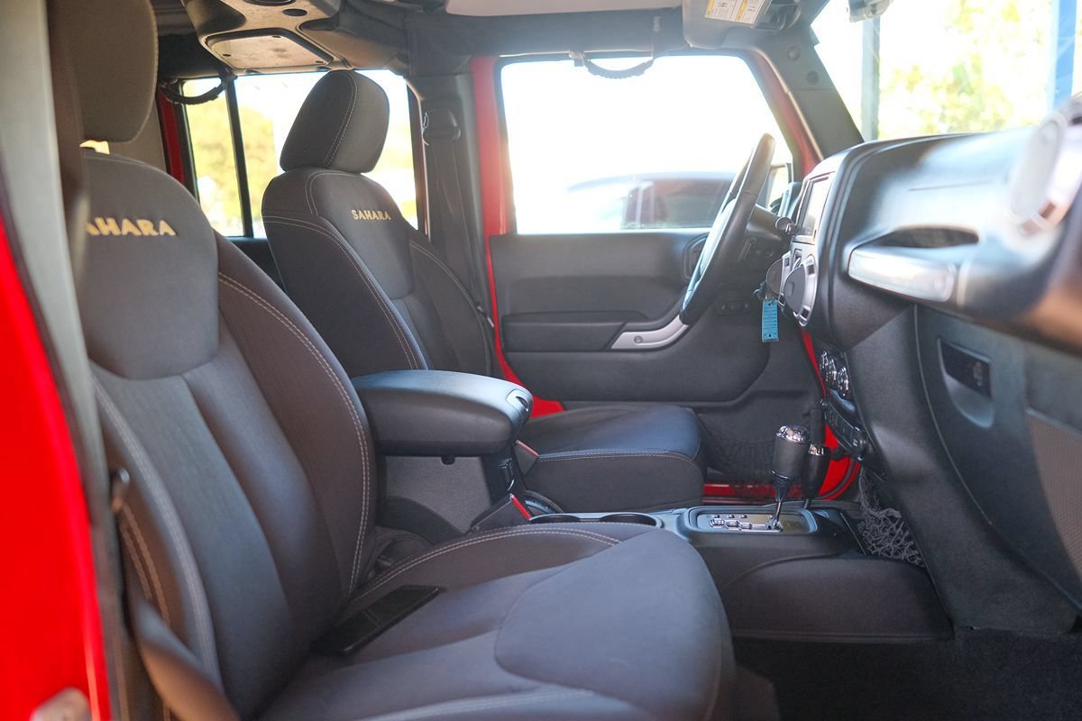 Used 2015 Jeep Wrangler Unlimited Sahara AWD/4WD image 23