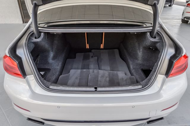 Used 2018 BMW 540i w/ Premium Package RWD image 11