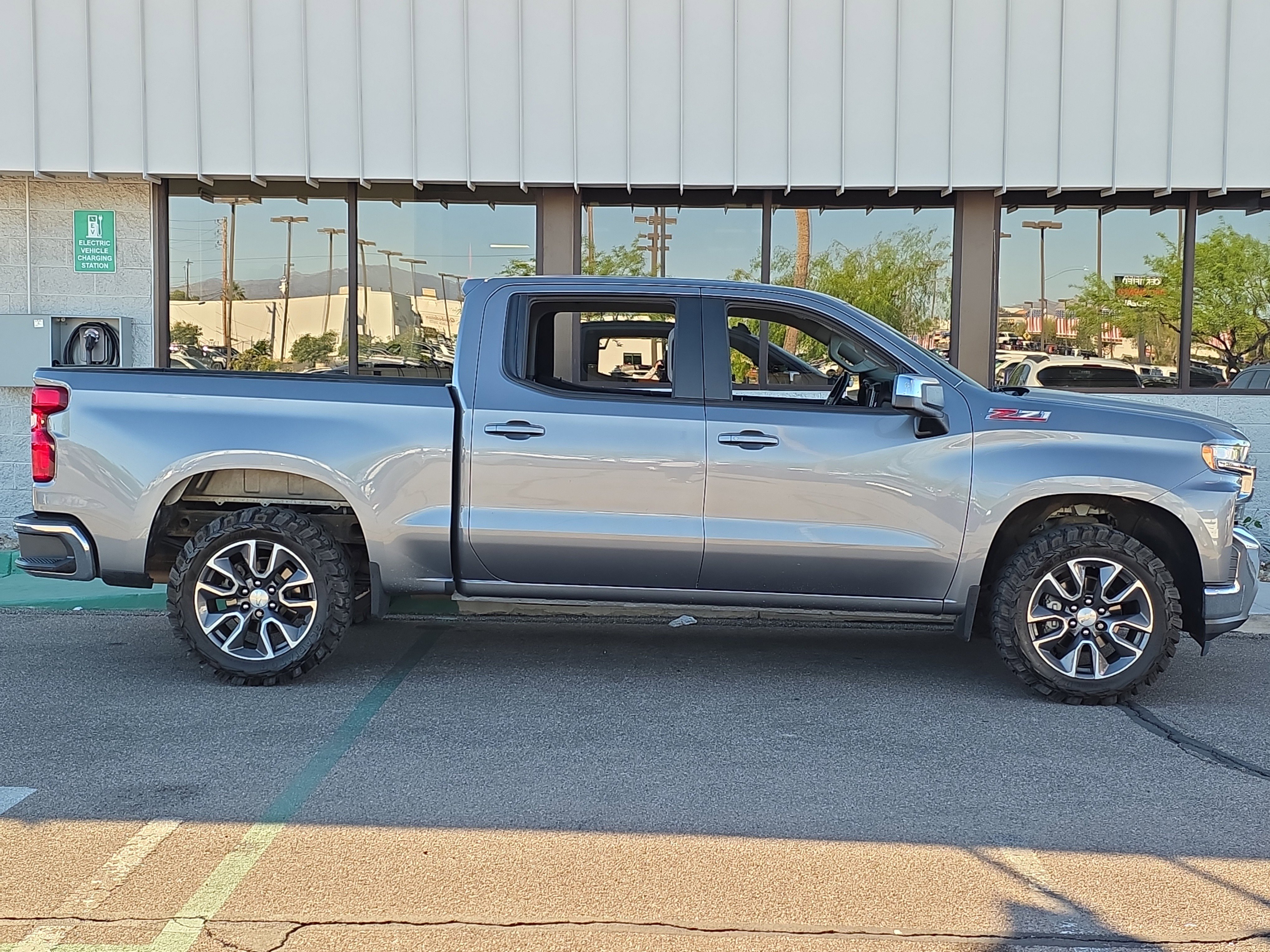Used 2020 Chevrolet Silverado 1500 LT w/ Texas Edition image 9