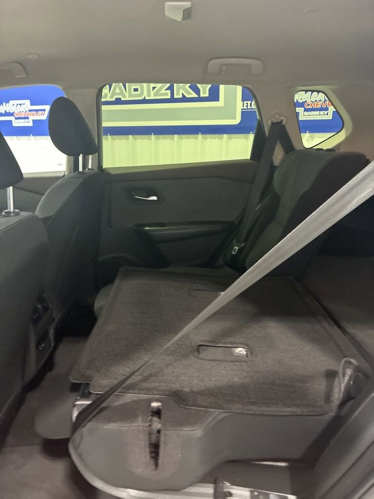 Used 2023 Nissan Rogue SV image 30