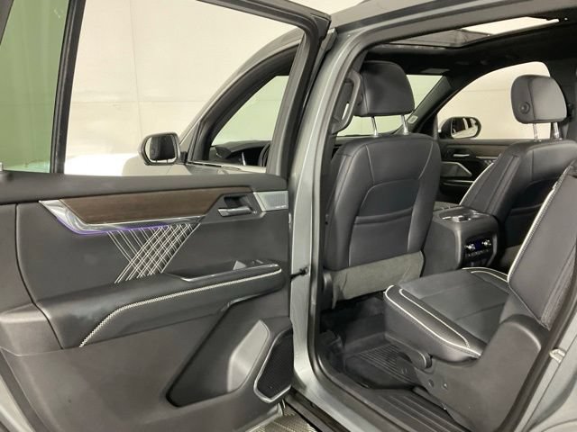 Used 2025 GMC Acadia Denali w/ Super Cruise Package AWD/4WD image 33