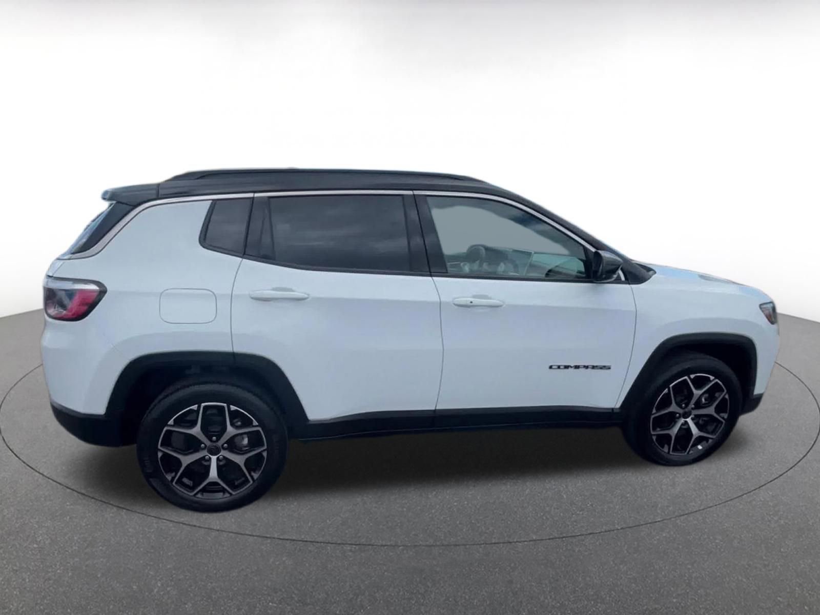 Used 2025 Jeep Compass Limited image 15