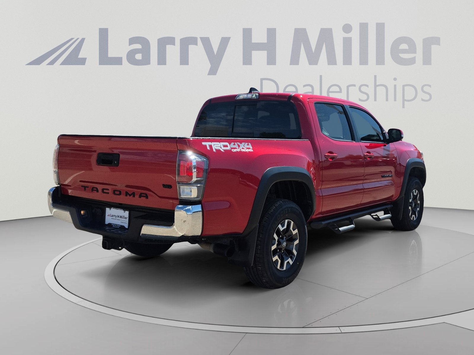 Certified 2023 Toyota Tacoma TRD Off-Road AWD/4WD image 5