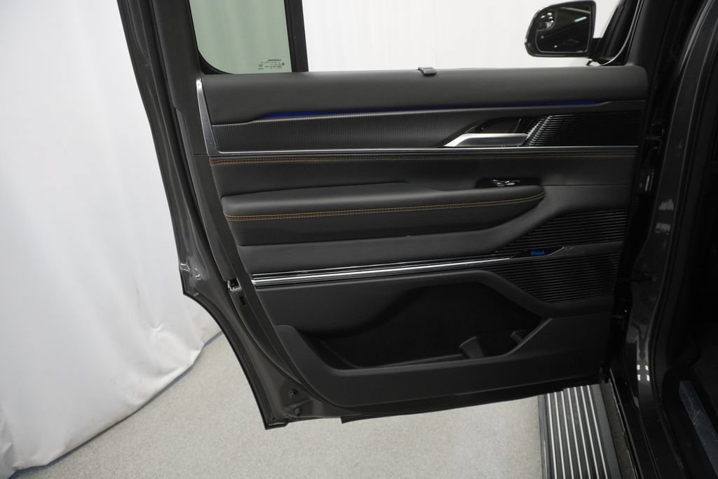 Certified 2025 Jeep Grand Wagoneer Series III w/ Rear Seat Video Group 1 AWD/4WD image 45