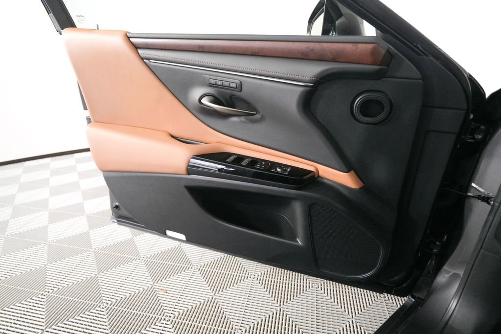 Certified 2024 Lexus ES 350 w/ Premium Package image 12