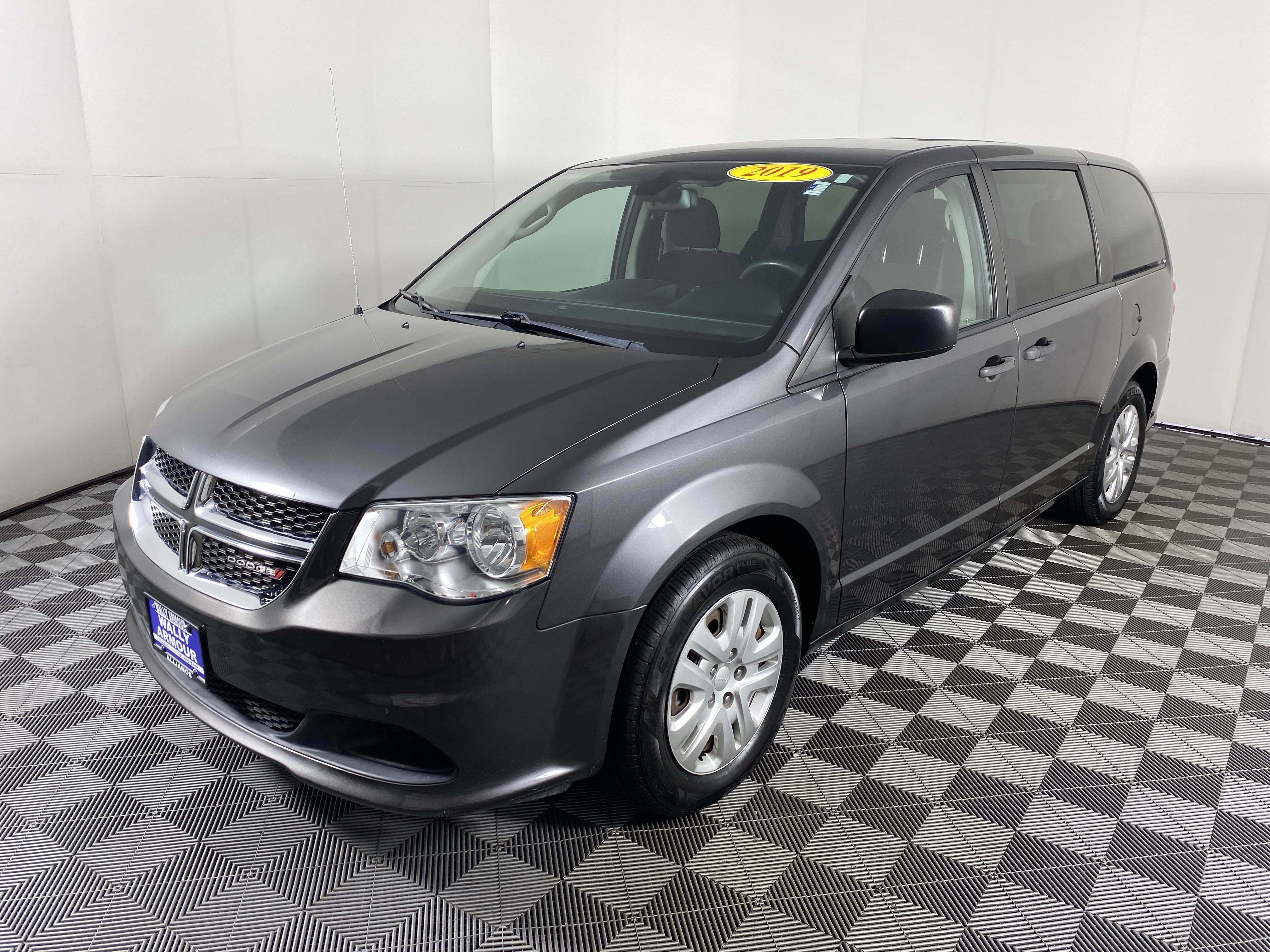 Used 2019 Dodge Grand Caravan SE w/ UConnect Hands-Free Group FWD image 9