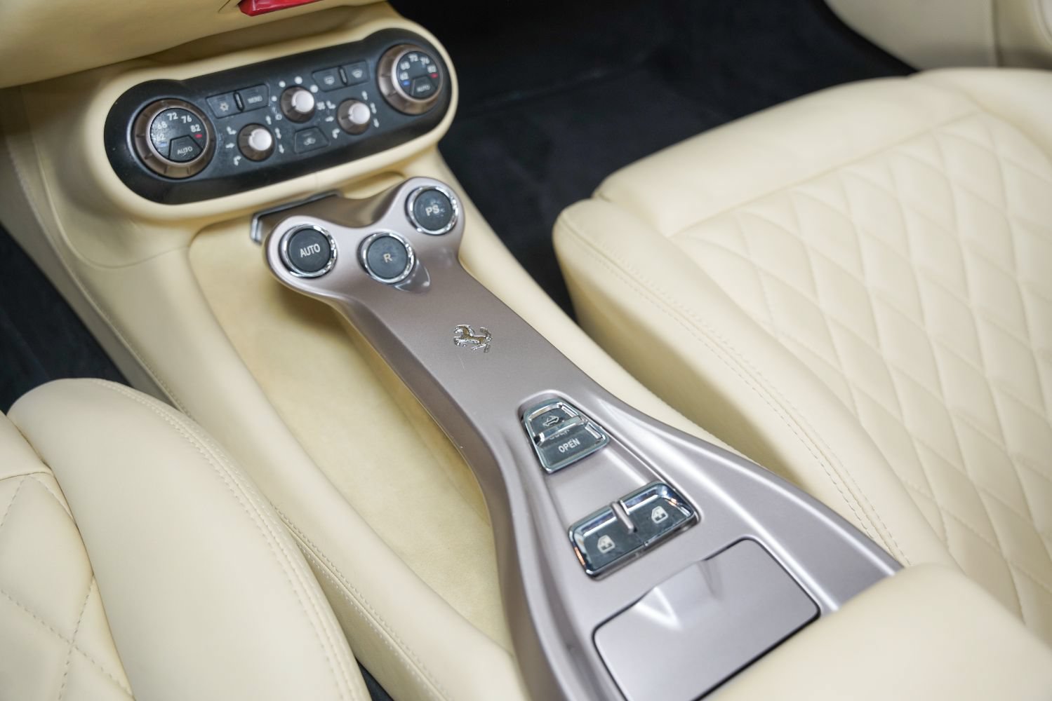 Used 2012 Ferrari California RWD image 41