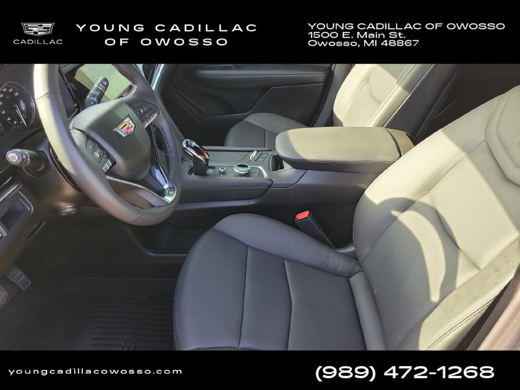 Used 2025 Cadillac XT6 Premium Luxury w/ LPO, Floor Liner Package AWD/4WD image 8