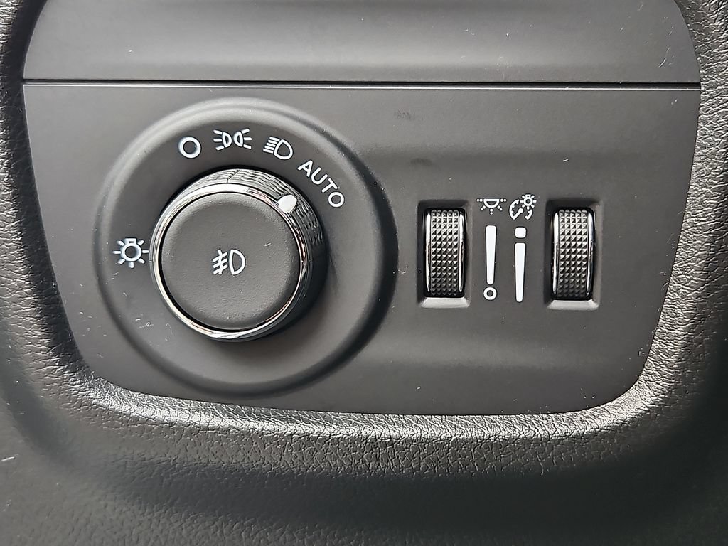 Certified 2025 Jeep Grand Cherokee Summit w/ Luxury Tech Group V AWD/4WD image 24
