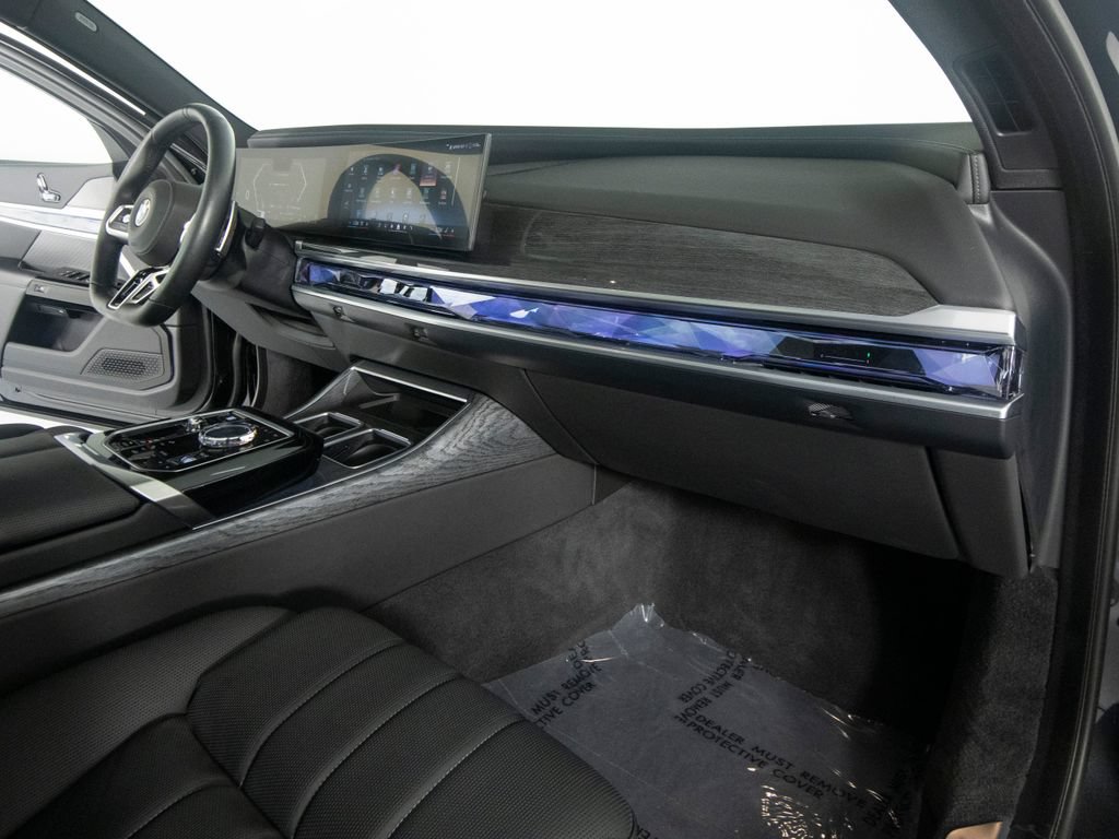 Used 2023 BMW 760i xDrive AWD/4WD image 35