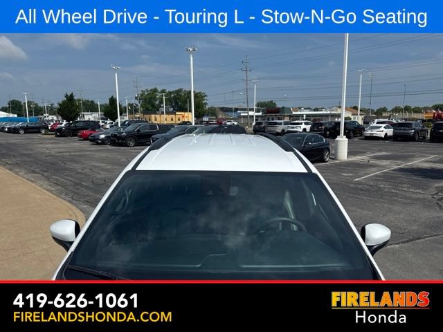 Used 2023 Chrysler Pacifica Touring-L w/ S Appearance Package AWD/4WD image 9