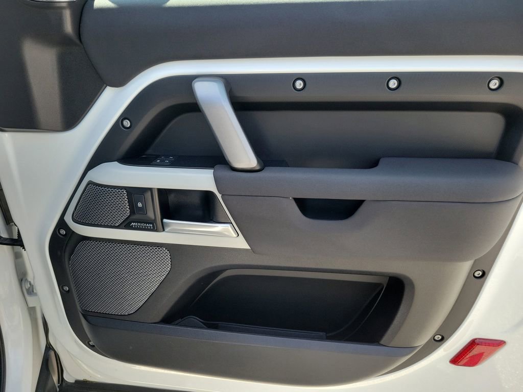 Used 2023 Land Rover Defender 90 X-Dynamic SE image 30