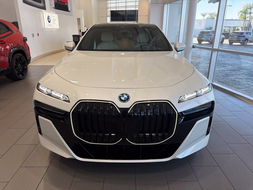 New 2026 BMW 750e xDrive w/ Executive Package AWD/4WD image 2