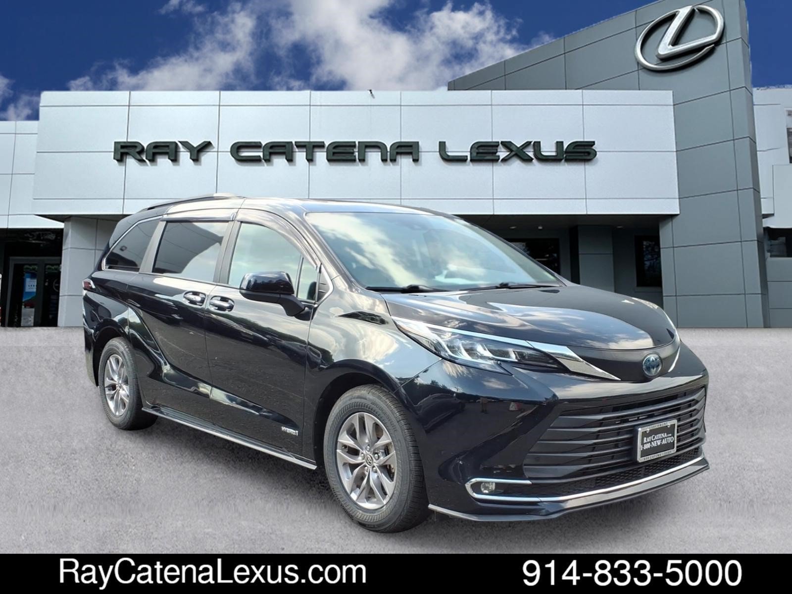 Used 2021 Toyota Sienna XLE w/ XLE Plus Package AWD/4WD image 3