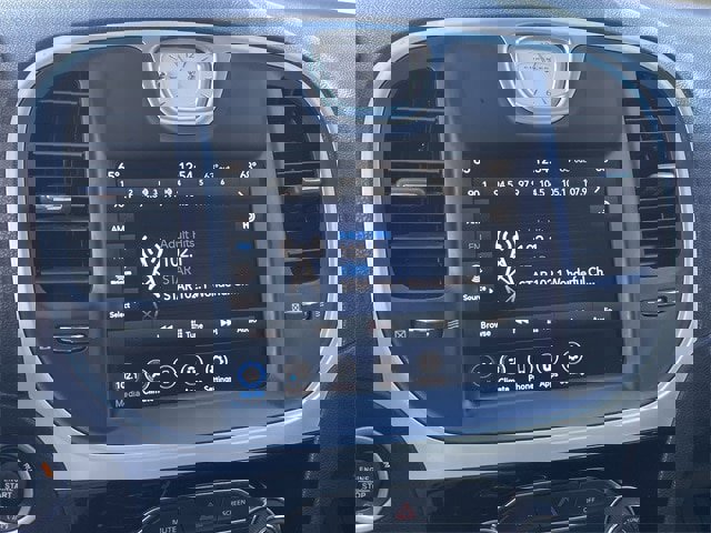 Used 2023 Chrysler 300 Touring w/ Sport Appearance Package image 16