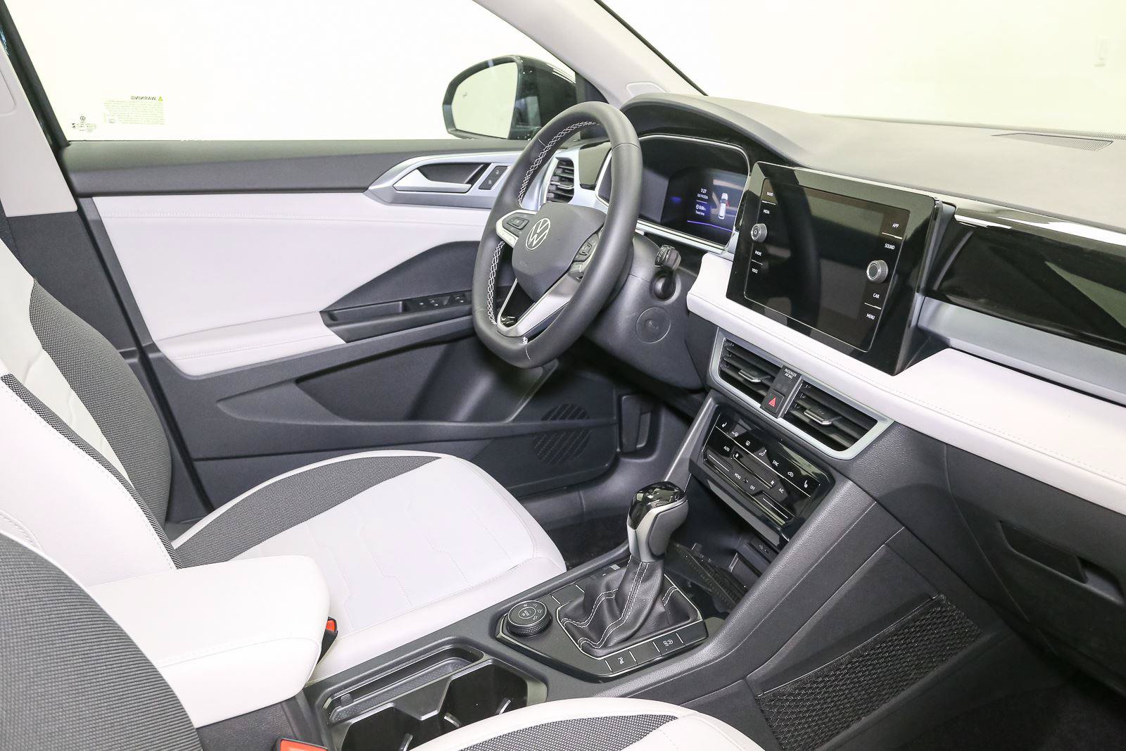 New 2026 Volkswagen Taos SE AWD/4WD image 15
