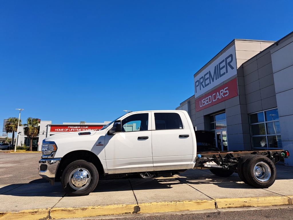 Used 2024 RAM 3500 Tradesman w/ Chrome Appearance Group image 2