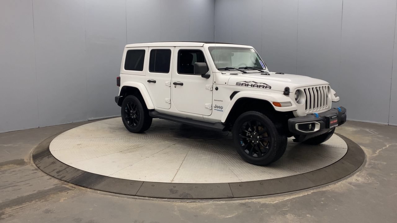 Used 2022 Jeep Wrangler Unlimited Sahara w/ Cold Weather Group AWD/4WD image 7
