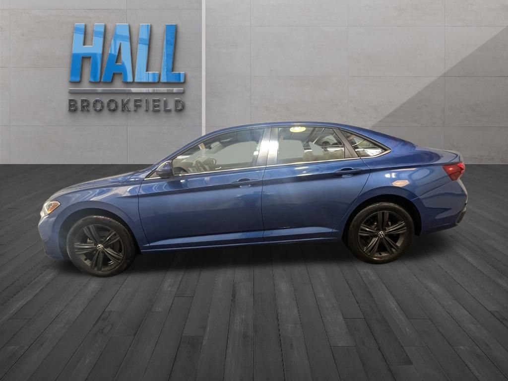 Certified 2022 Volkswagen Jetta SE image 3