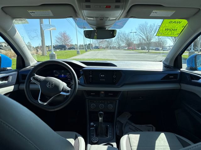 Used 2022 Volkswagen Taos SE w/ Panoramic Sunroof Package image 18