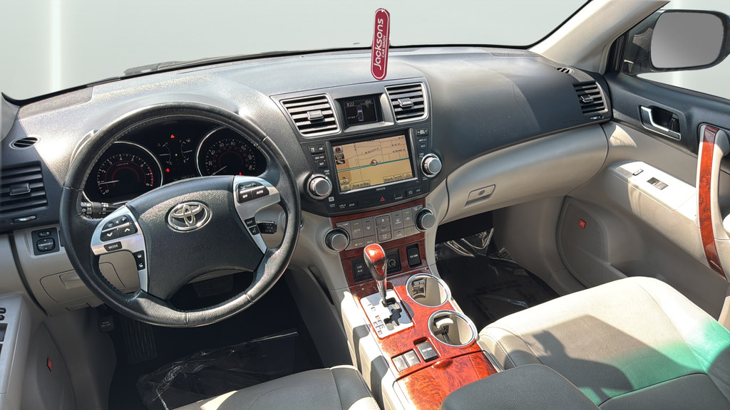 Used 2012 Toyota Highlander Limited w/ Tow Pkg FWD image 14