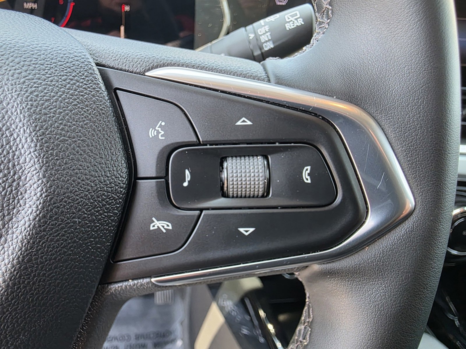 Certified 2025 Chevrolet Trax LT w/ Driver Confidence Package image 29