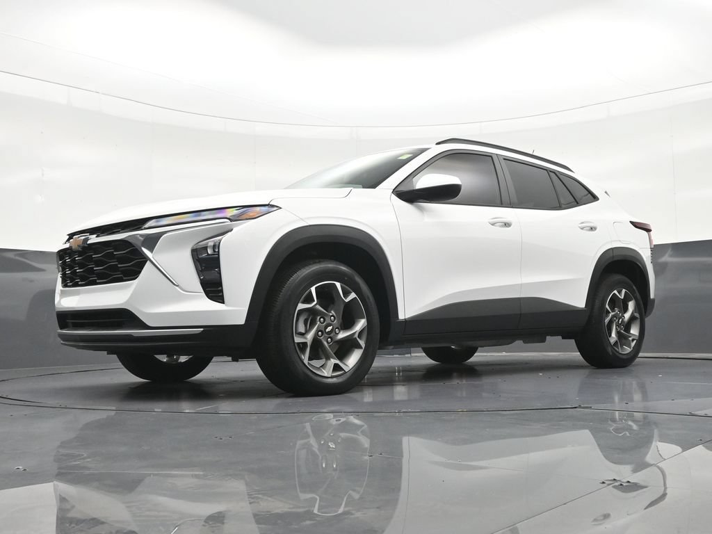 Used 2025 Chevrolet Trax LT FWD image 29