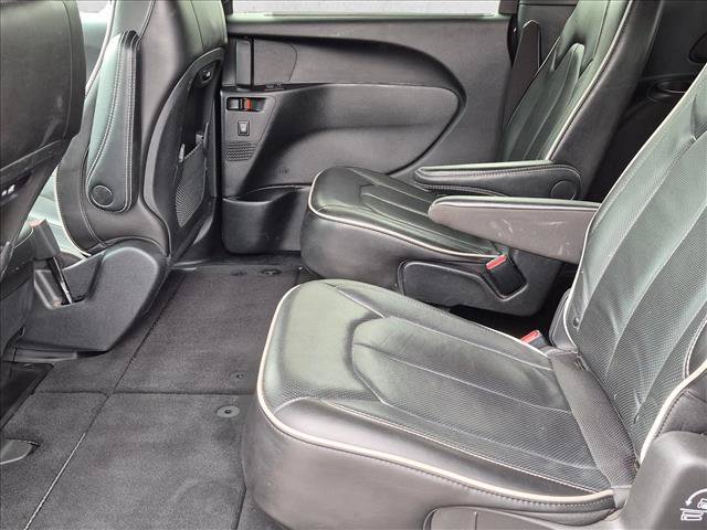Used 2025 Chrysler Pacifica Limited FWD image 19