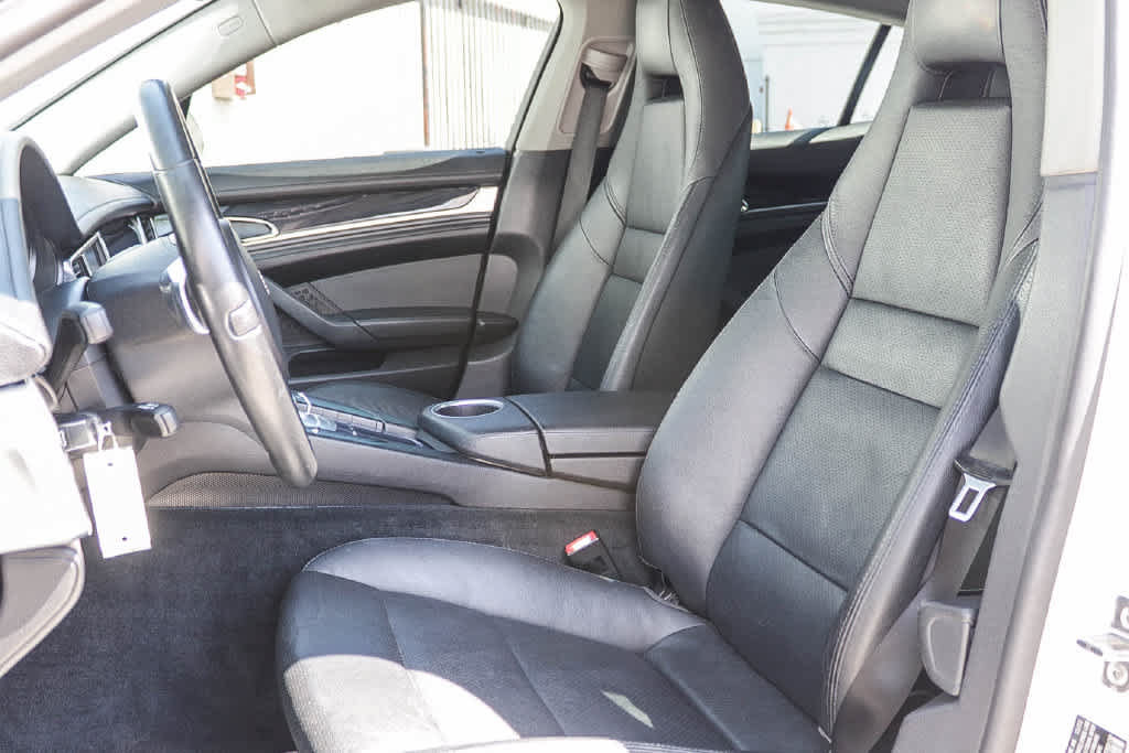 Used 2012 Porsche Panamera RWD image 18