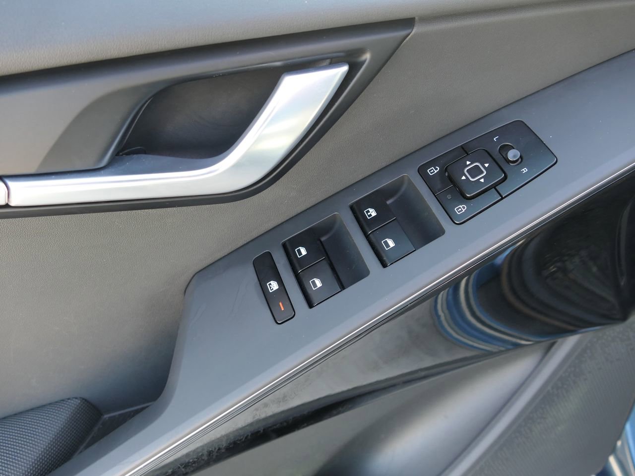 Used 2025 Kia Niro EX image 14