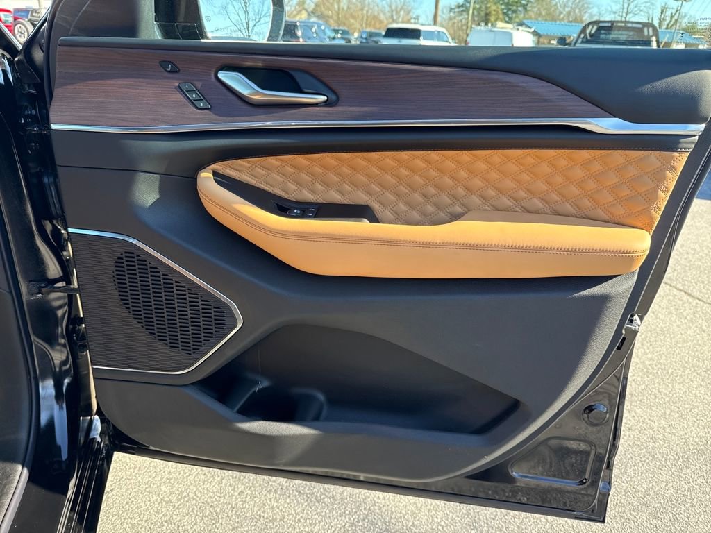 New 2025 Jeep Grand Cherokee L Summit w/ Obsidian Package image 19