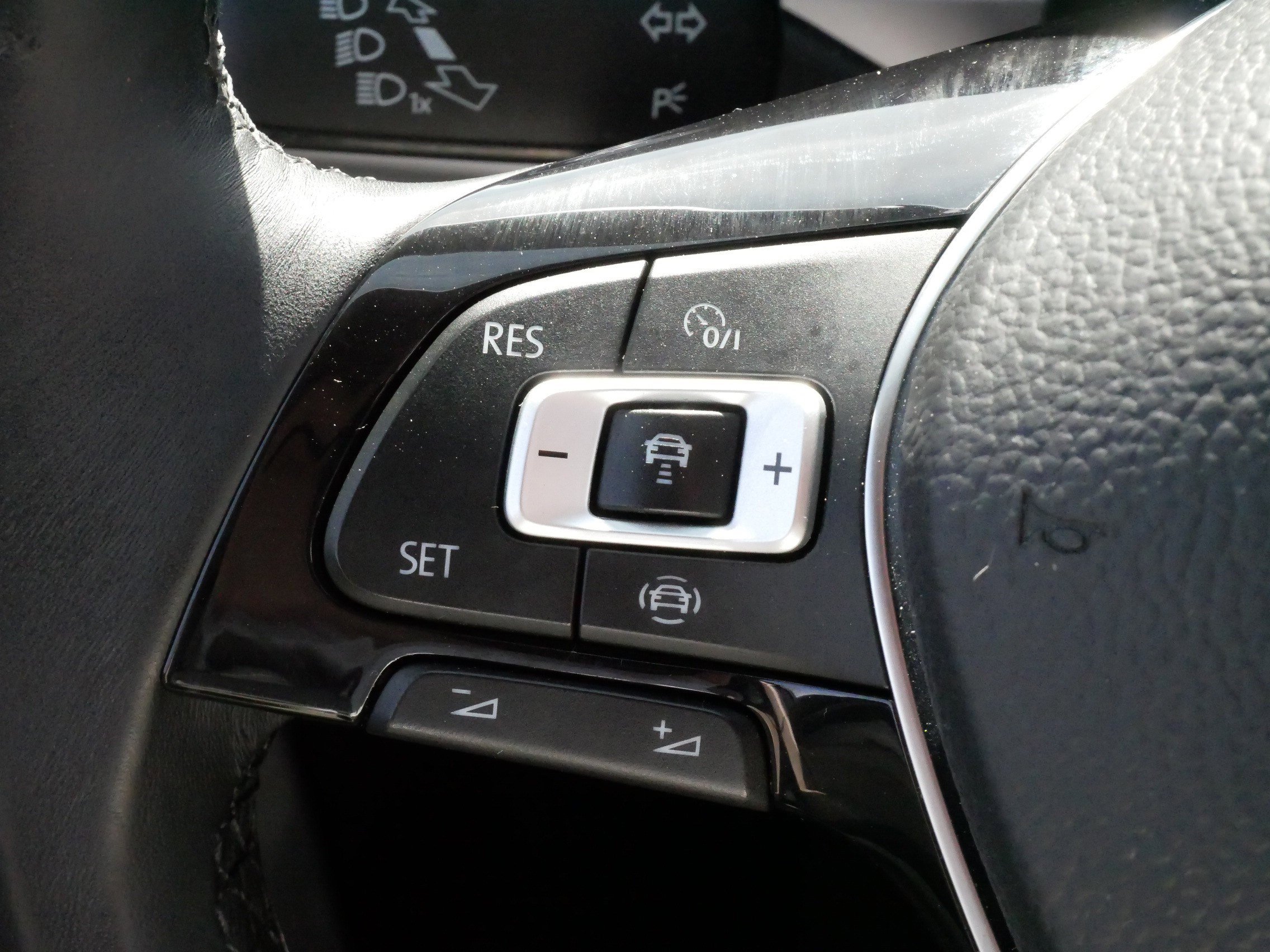 Used 2019 Volkswagen Atlas SEL AWD/4WD image 25