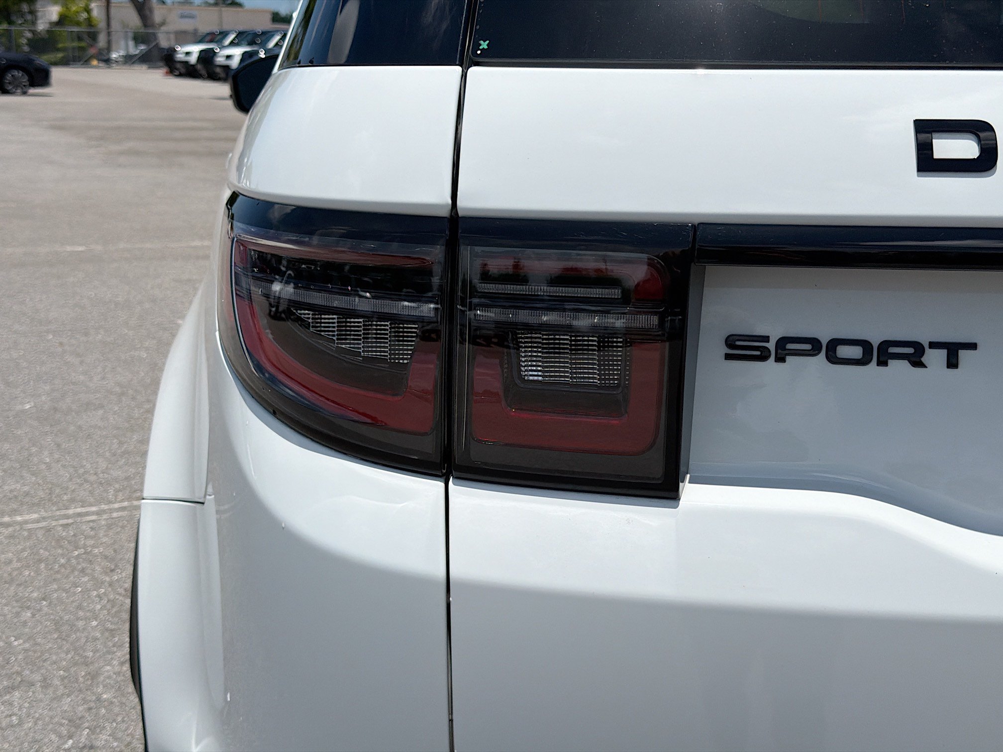Used 2025 Land Rover Discovery Sport Dynamic SE AWD/4WD image 10