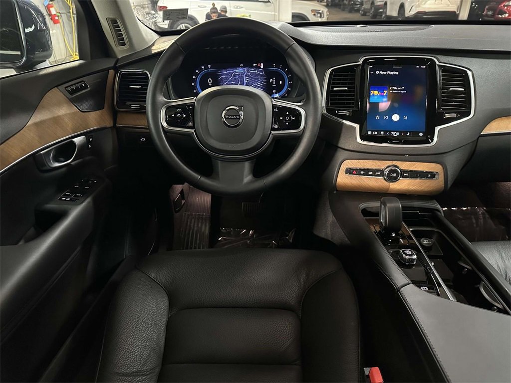 Used 2024 Volvo XC90 B6 Plus image 2