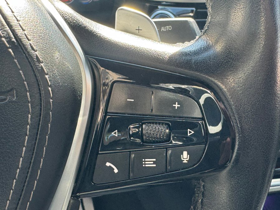 Used 2022 BMW 530i xDrive w/ Premium Package image 16