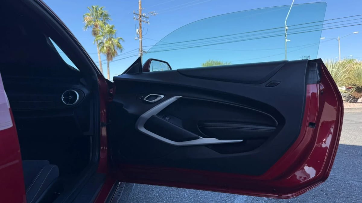 Used 2018 Chevrolet Camaro SS RWD image 33