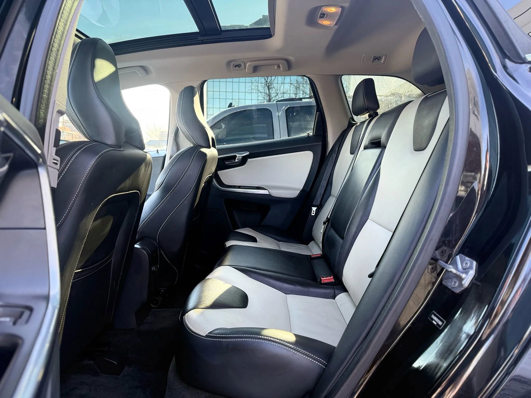 Used 2017 Volvo XC60 T5 Dynamic w/ Preferred Option Package image 29