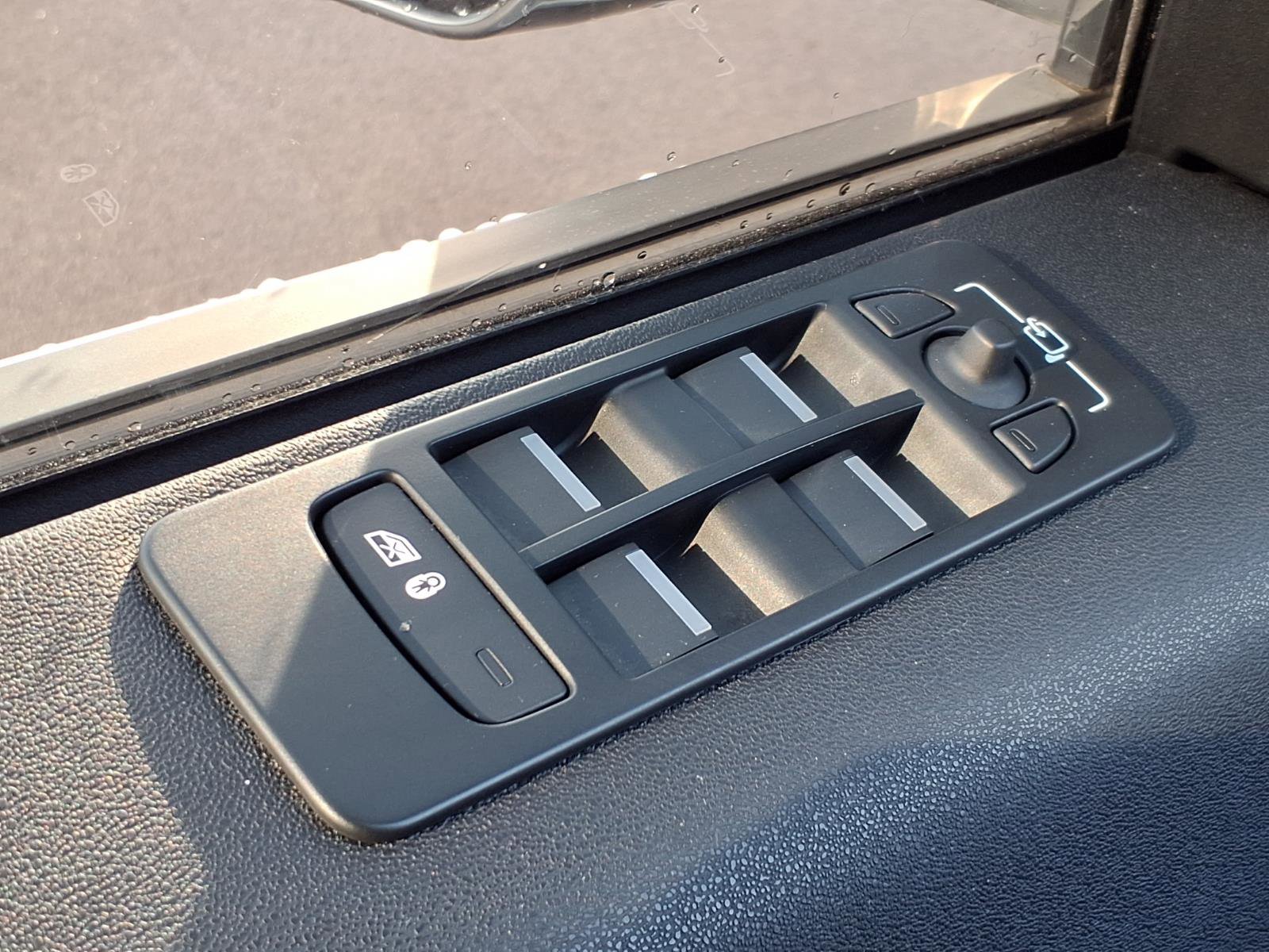 Used 2023 Land Rover Discovery Sport SE R-Dynamic image 23