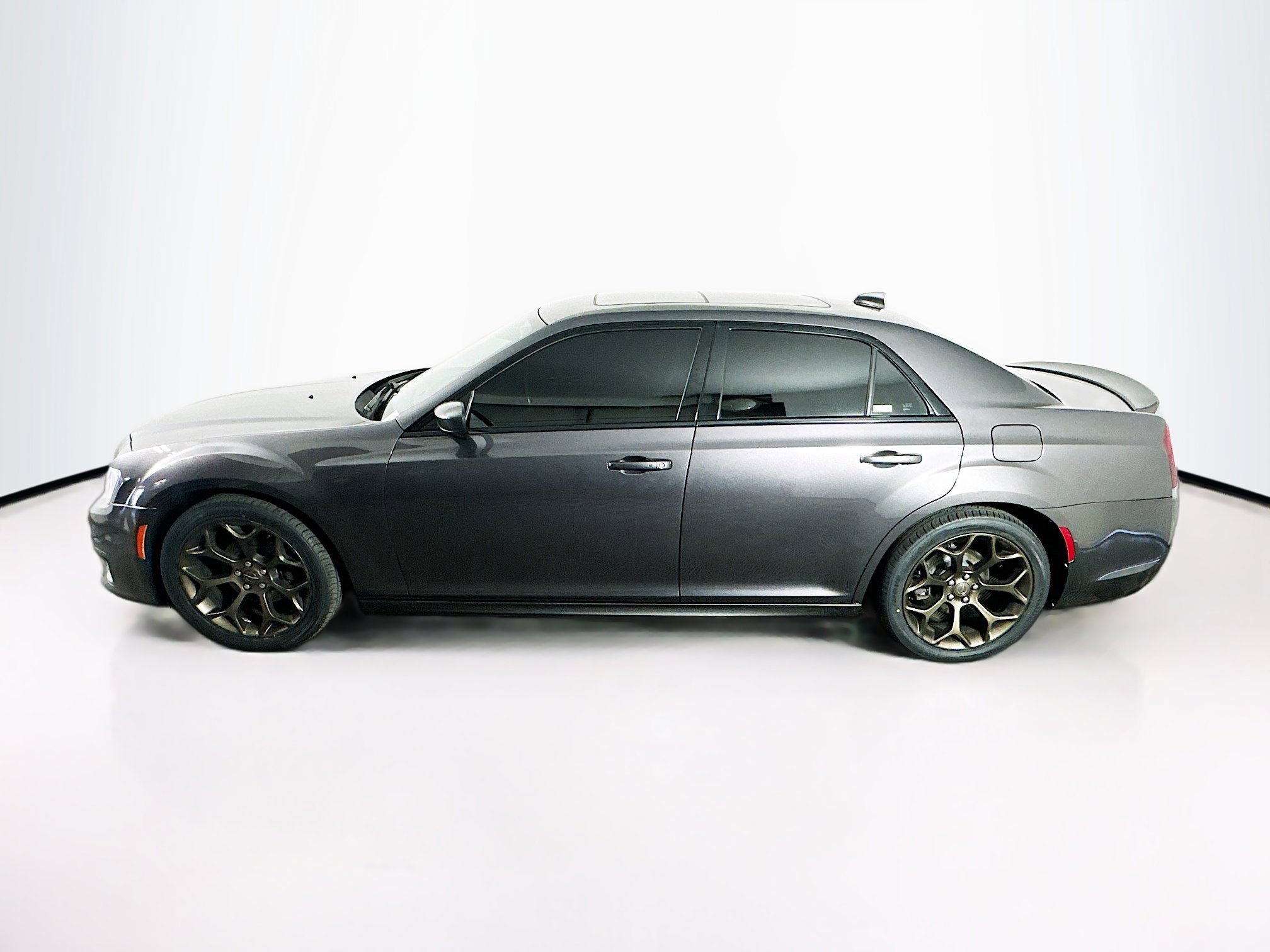 Used 2017 Chrysler 300 S w/ S Model Appearance Package RWD image 4