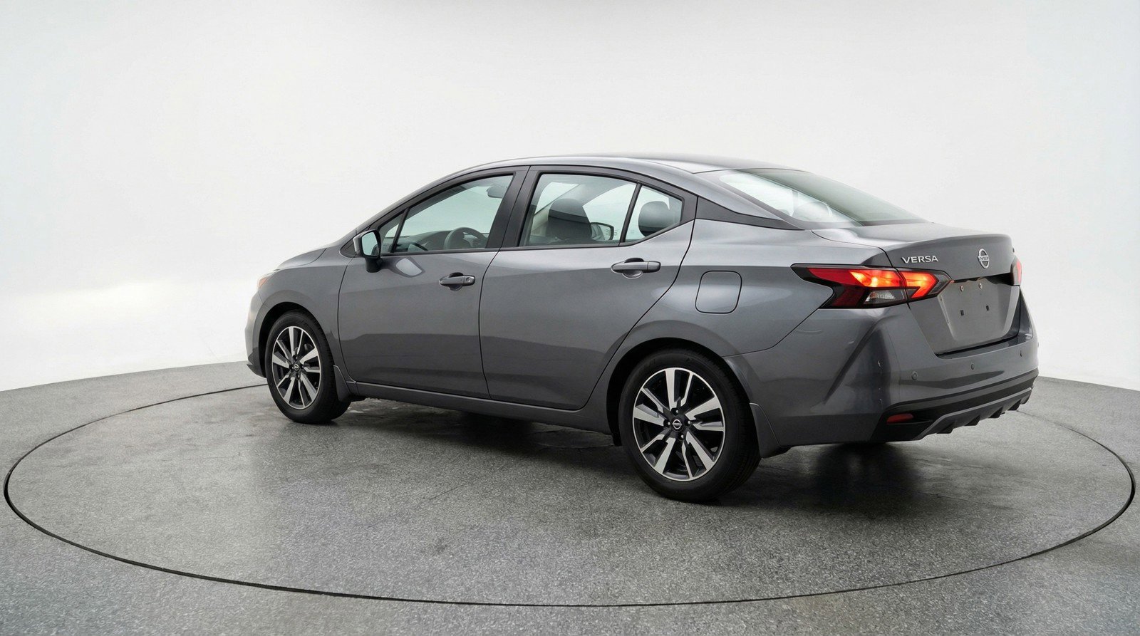 Used 2025 Nissan Versa SV image 6