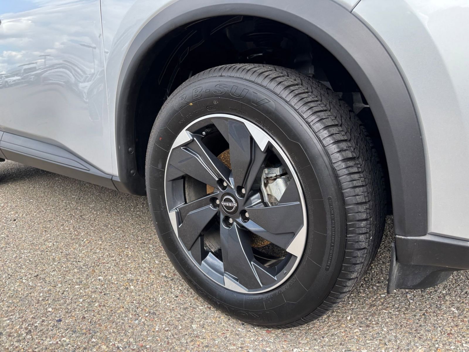 Used 2025 Nissan Rogue SV AWD/4WD image 32