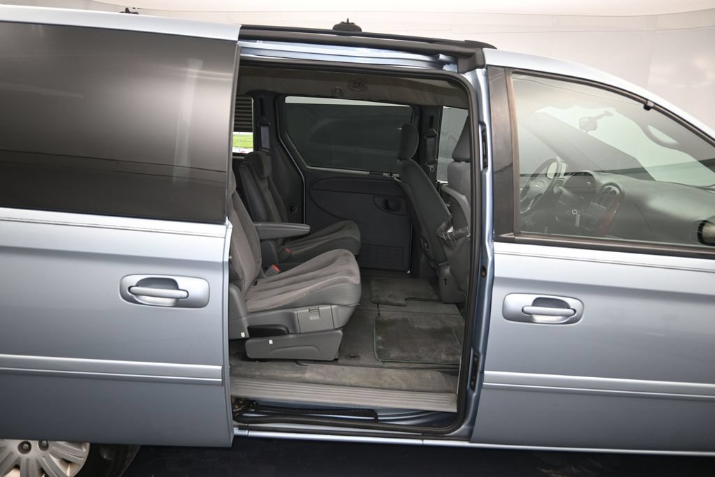 Used 2005 Chrysler Town & Country LX w/ Popular Equipment Group II FWD image 23