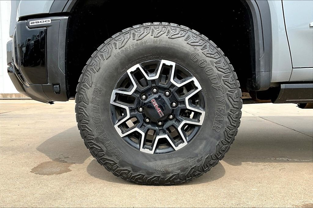 Used 2024 GMC Sierra 2500 AT4X image 11