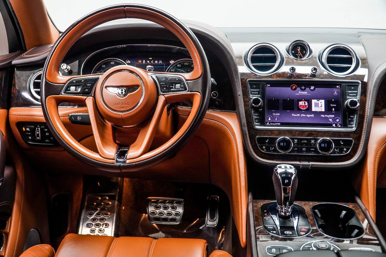 Used 2017 Bentley Bentayga image 19