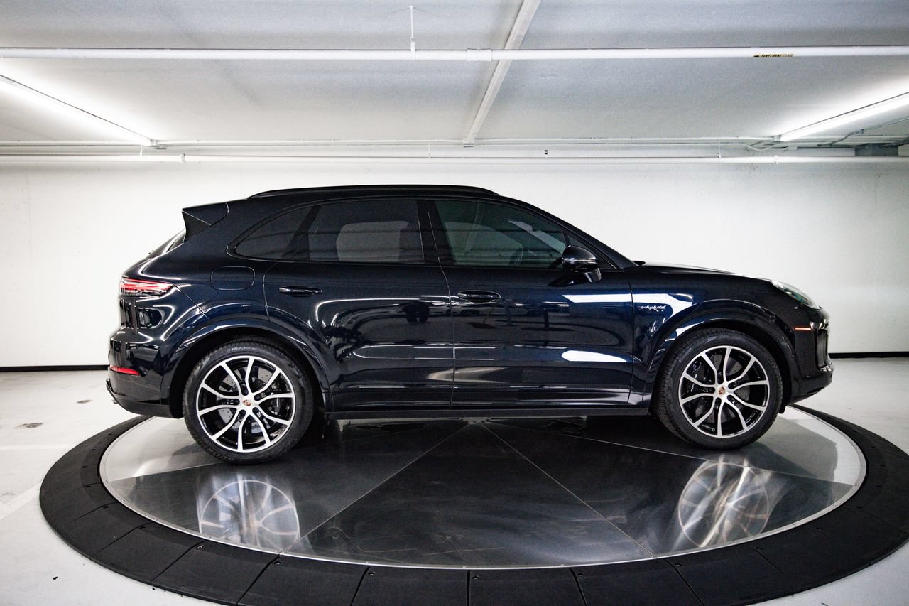 Certified 2022 Porsche Cayenne Turbo S AWD/4WD image 8