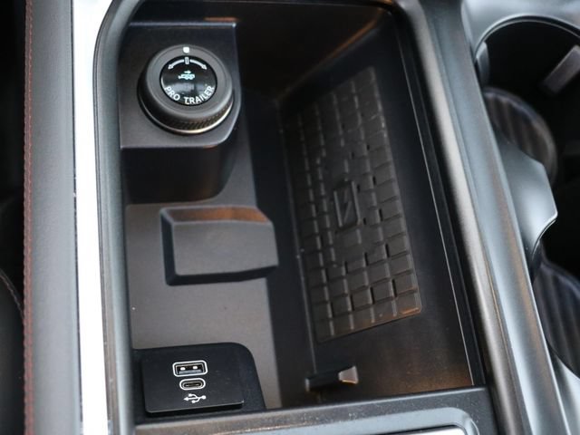 Used 2025 Ford Expedition Max Active AWD/4WD image 28