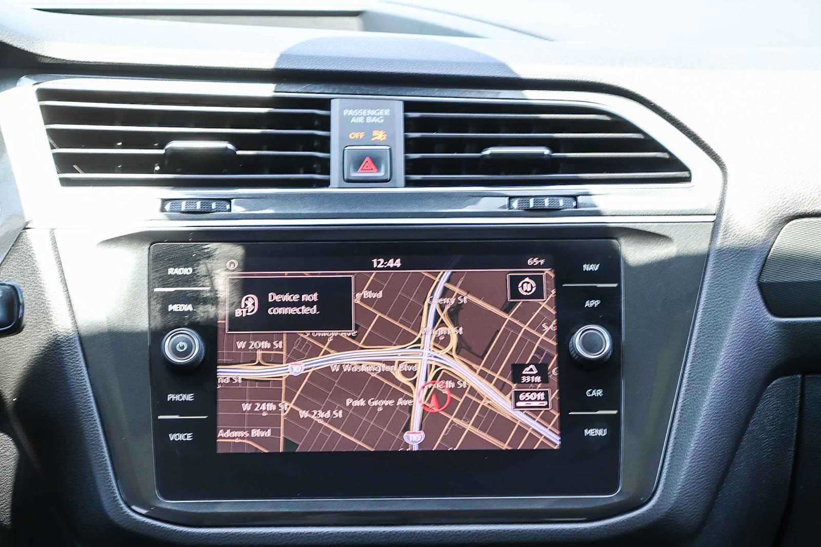 Used 2018 Volkswagen Tiguan SEL Premium FWD image 15