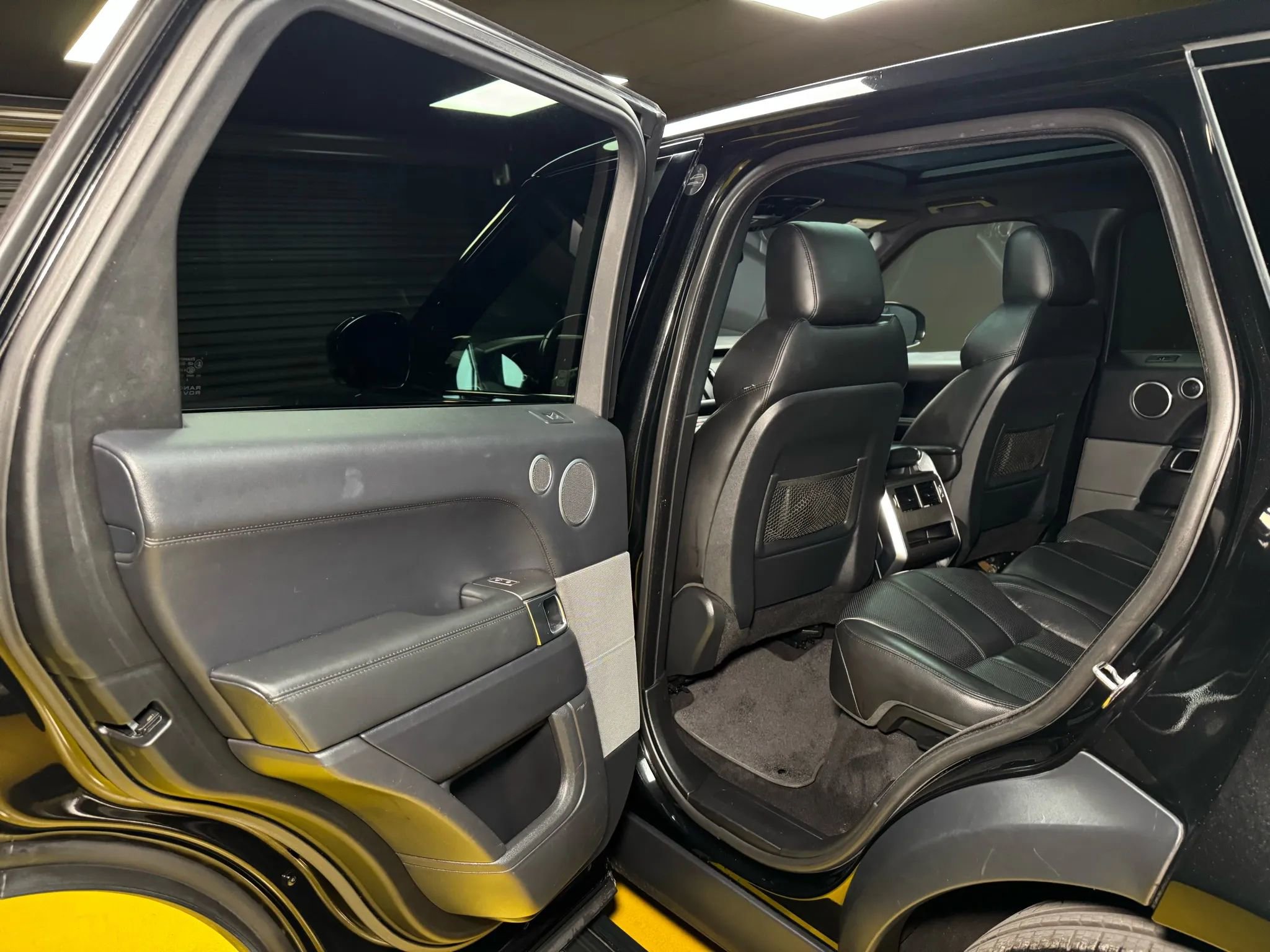 Used 2016 Land Rover Range Rover Sport SE image 20