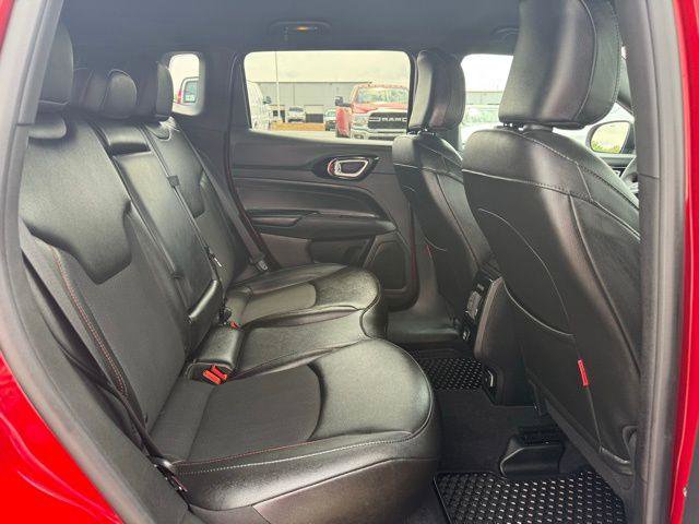 Used 2025 Jeep Compass Trailhawk image 4