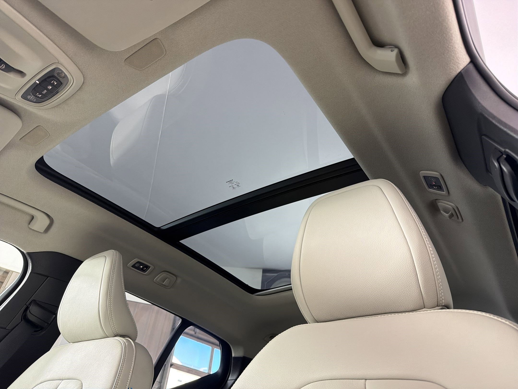 Used 2020 Volvo XC40 T5 Momentum w/ Protection Package image 16